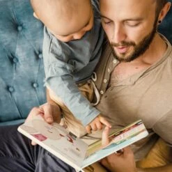 PETIT VER JOUE A CACHE CACHE - BABABOO AND FRIENDS -Créatifs Jeux Magasin KB1100206 LittleWorm Fingerbook Life 01 LowRes 1280x