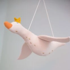GRANDE OIE ROSE EN TISSU - L'OISEAU BATEAU -Créatifs Jeux Magasin grande oiese en tissu