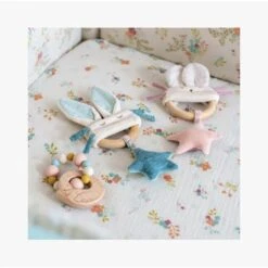 HOCHET ANNEAU BOIS LAPIN BLEU - LA PETITE ECOLE DE DANSE - MOULIN ROTY -Créatifs Jeux Magasin moulin roty1