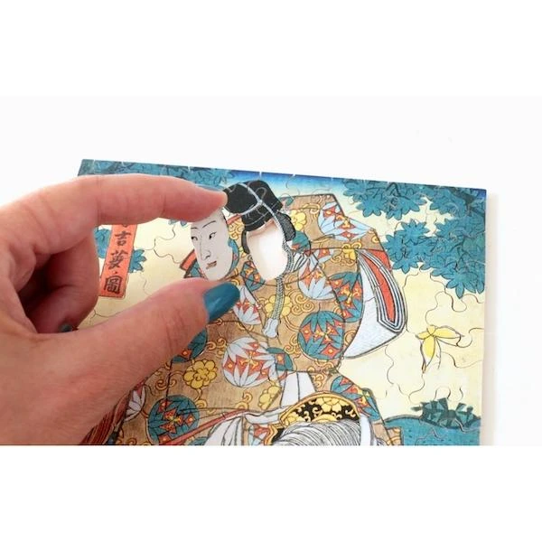 PUZZLE BOIS WILSON - U.KUNISADA : SAMOURAI TRAVERSANT LA RIVIERE A CHEVAL - 150 PIECES 4 PUZZLE BOIS WILSON - U.KUNISADA : SAMOURAI TRAVERSANT LA RIVIERE A CHEVAL - 150 PIECES – Image 2